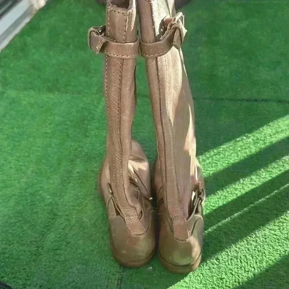 Frye - Picture 8 of 8